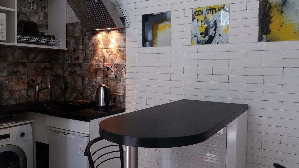 לבוב Apartment With Fireplace מראה חיצוני תמונה