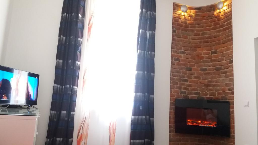 לבוב Apartment With Fireplace מראה חיצוני תמונה