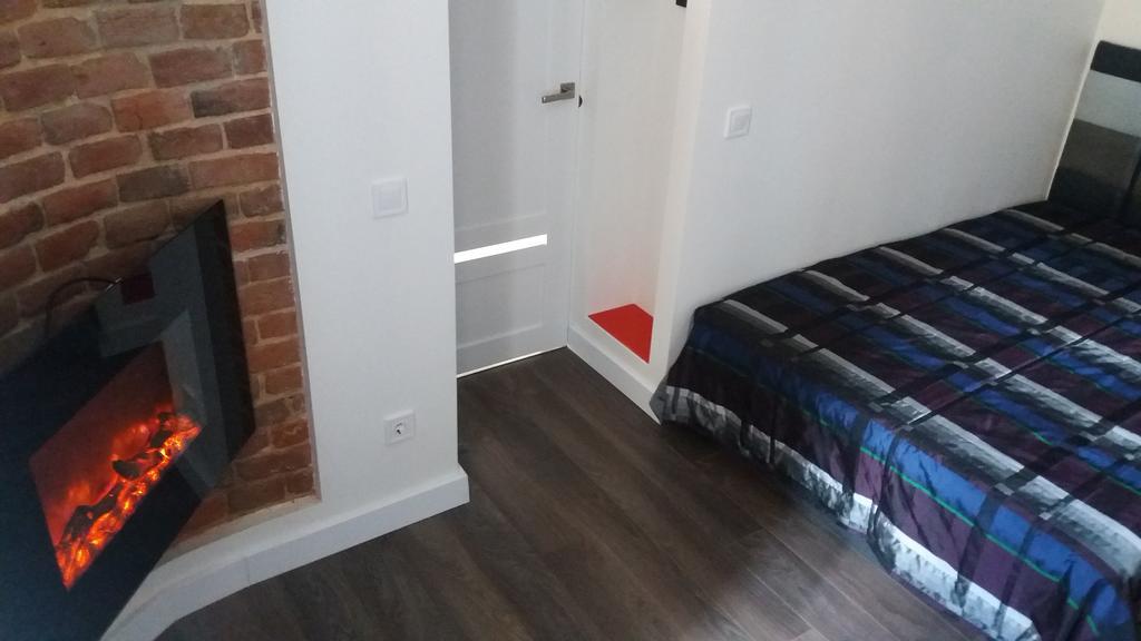 לבוב Apartment With Fireplace מראה חיצוני תמונה